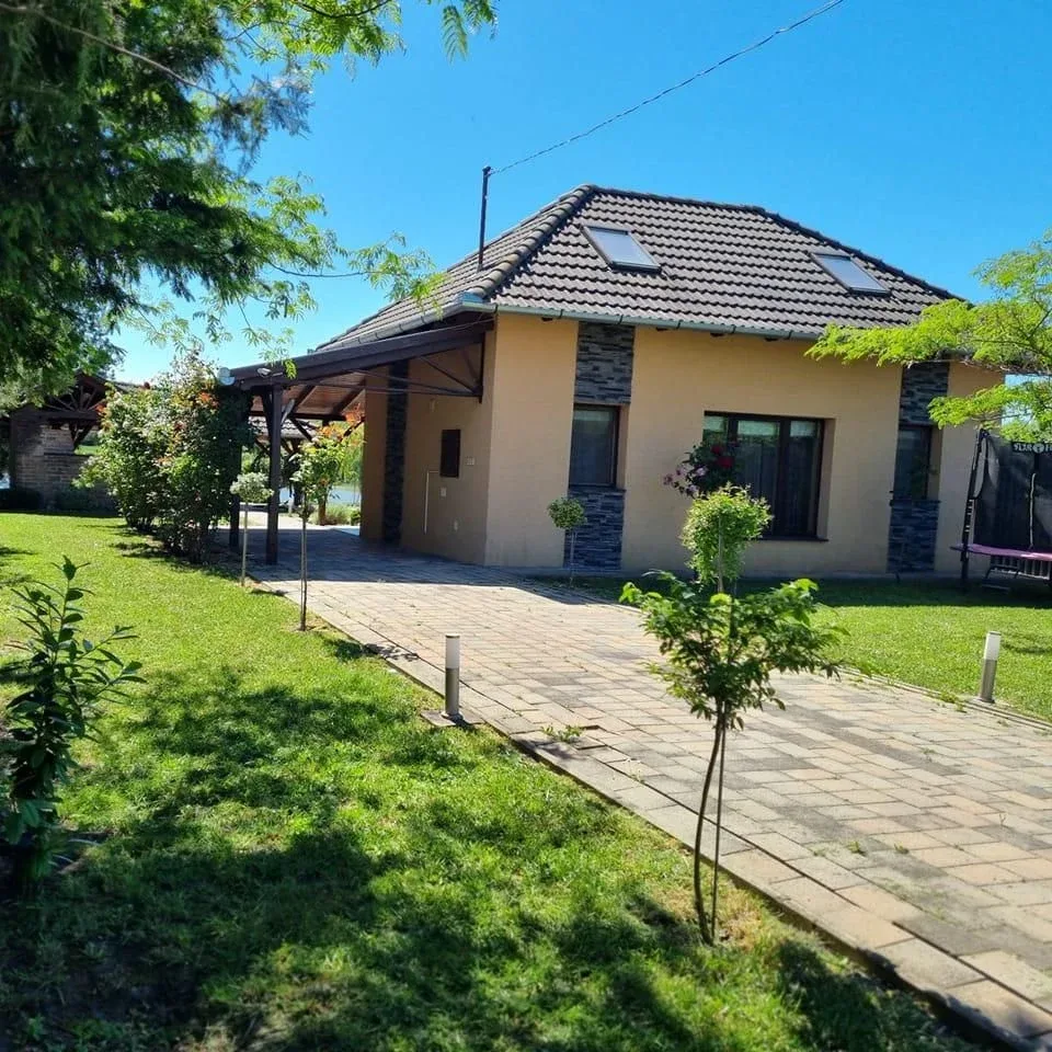 Horgász-nyaraló – galériás kialakítású, vízparti nyaraló – Nagyfoki-holtág partján – Nagyfoki nyaraló 123., Szarvas